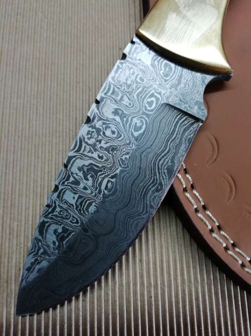 HANDMADE DAMASCUS STEEL HUNTING KNIFE !!!