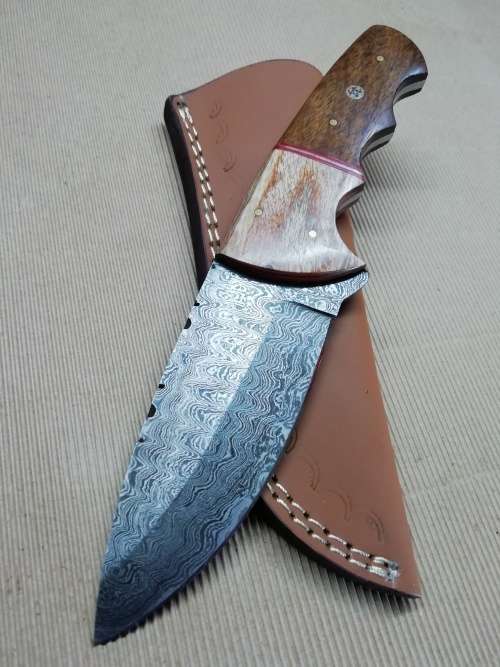 HANDMADE DAMASCUS STEEL HUNTING KNIFE !!!