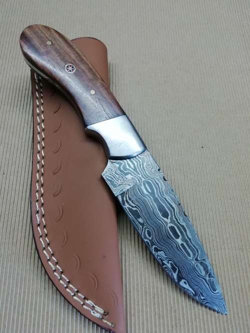 HANDMADE DAMASCUS STEEL HUNTING KNIFE !!!