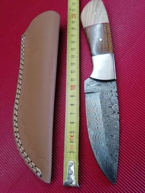 HANDMADE DAMASCUS STEEL HUNTING KNIFE !!!