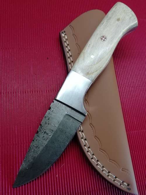HANDMADE DAMASCUS STEEL HUNTING KNIFE !!!