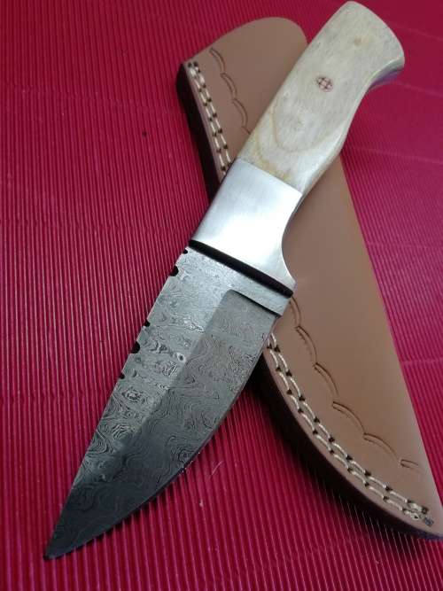 HANDMADE DAMASCUS STEEL HUNTING KNIFE !!!