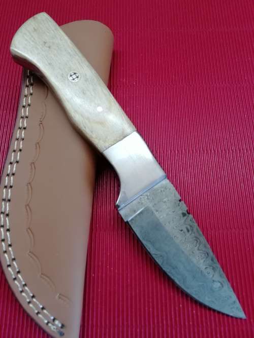 HANDMADE DAMASCUS STEEL HUNTING KNIFE !!!
