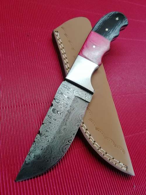 HANDMADE DAMASCUS STEEL HUNTING KNIFE !!!
