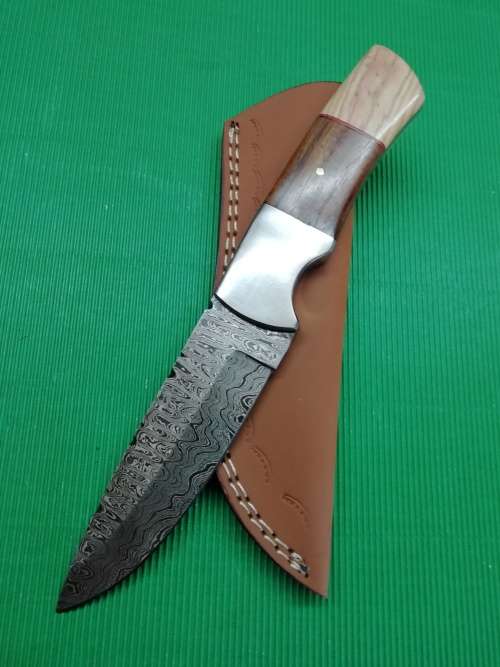 HANDMADE DAMASCUS STEEL HUNTING KNIFE !!!
