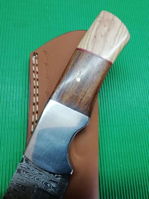 HANDMADE DAMASCUS STEEL HUNTING KNIFE !!!