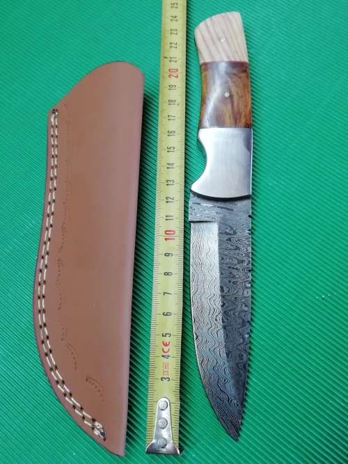 HANDMADE DAMASCUS STEEL HUNTING KNIFE !!!