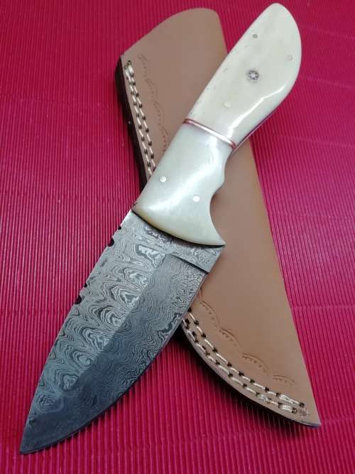 HANDMADE DAMASCUS STEEL HUNTING KNIFE !!!