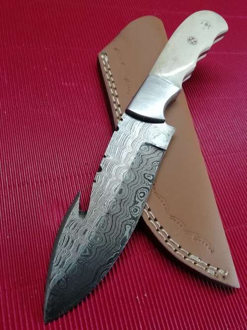 HANDMADE DAMASCUS STEEL HUNTING KNIFE !!!
