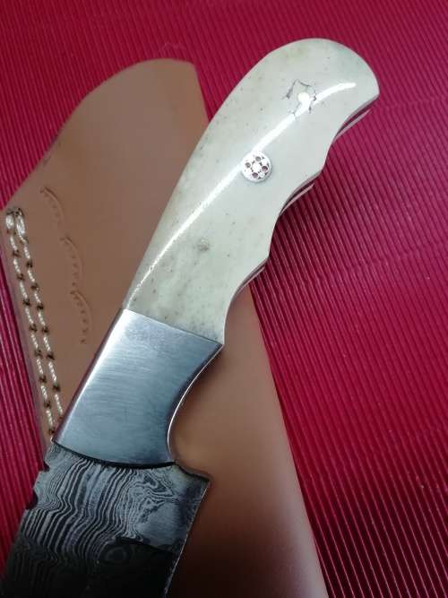 HANDMADE DAMASCUS STEEL HUNTING KNIFE !!!