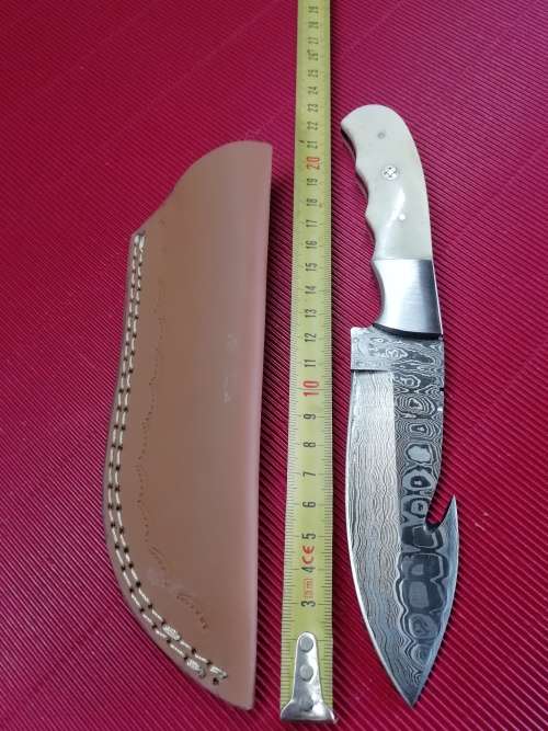 HANDMADE DAMASCUS STEEL HUNTING KNIFE !!!
