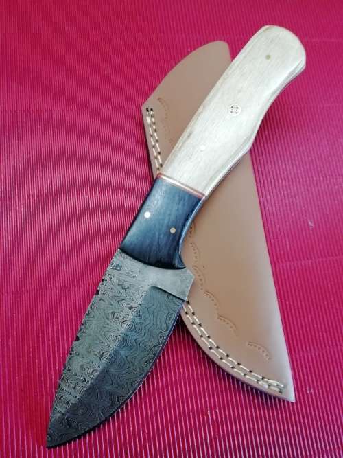 HANDMADE DAMASCUS STEEL HUNTING KNIFE !!!