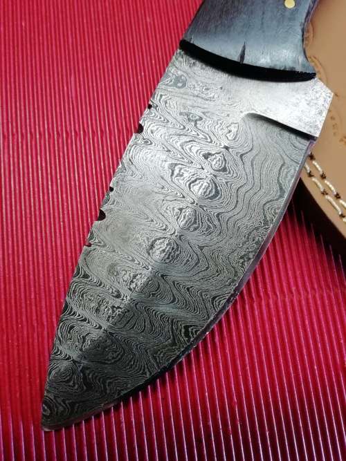 HANDMADE DAMASCUS STEEL HUNTING KNIFE !!!