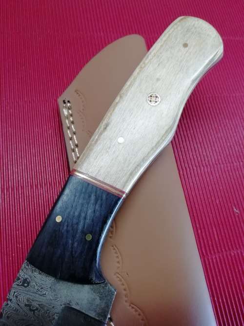 HANDMADE DAMASCUS STEEL HUNTING KNIFE !!!