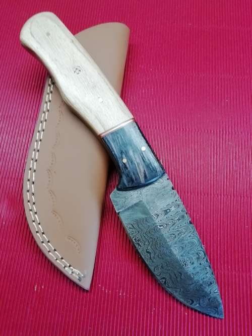 HANDMADE DAMASCUS STEEL HUNTING KNIFE !!!