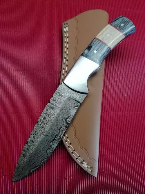 HANDMADE DAMASCUS STEEL HUNTING KNIFE !!!