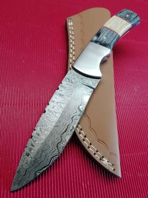 HANDMADE DAMASCUS STEEL HUNTING KNIFE !!!