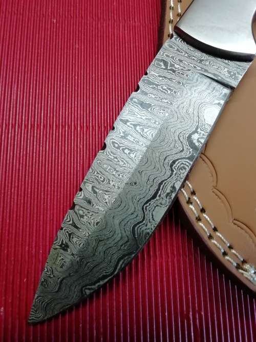 HANDMADE DAMASCUS STEEL HUNTING KNIFE !!!