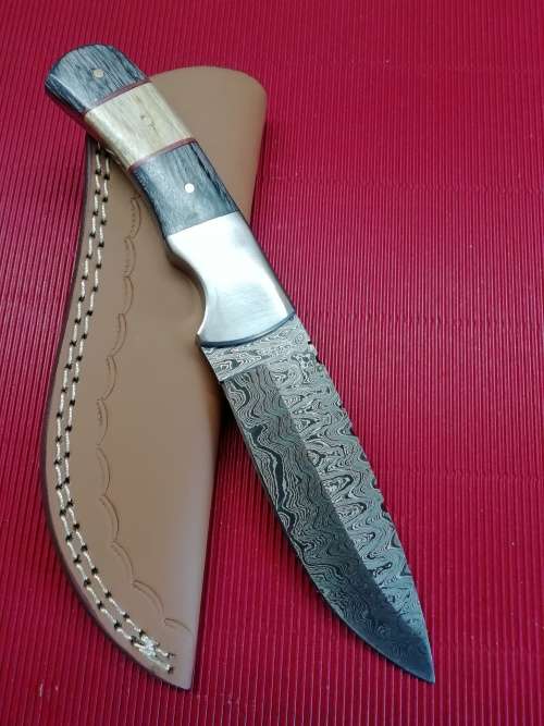 HANDMADE DAMASCUS STEEL HUNTING KNIFE !!!