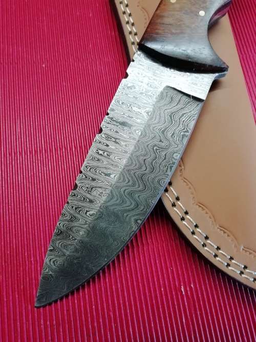 HANDMADE DAMASCUS STEEL HUNTING KNIFE !!!