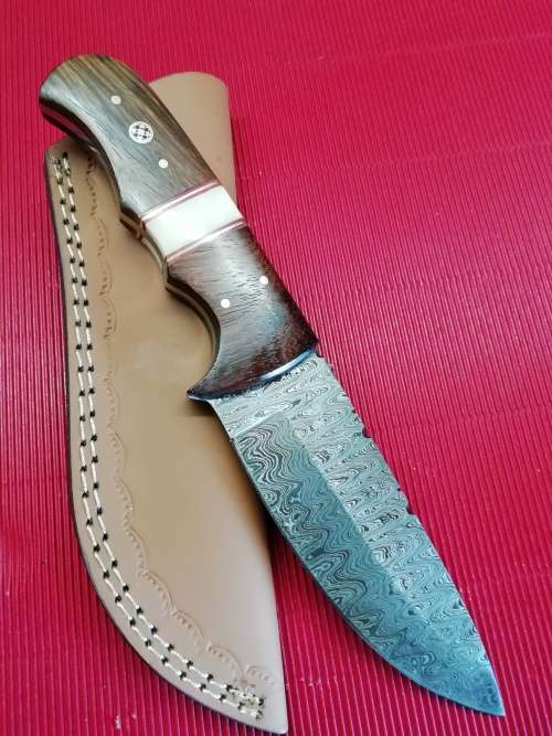 HANDMADE DAMASCUS STEEL HUNTING KNIFE !!!