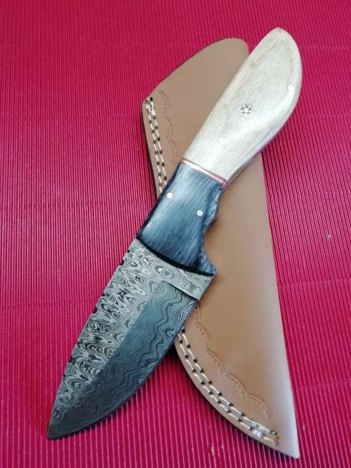 HANDMADE DAMASCUS STEEL HUNTING KNIFE !!!