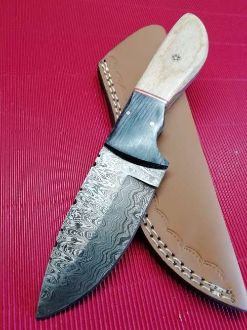 HANDMADE DAMASCUS STEEL HUNTING KNIFE !!!