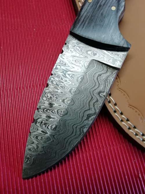 HANDMADE DAMASCUS STEEL HUNTING KNIFE !!!