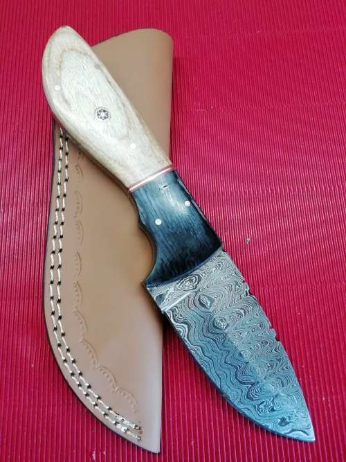 HANDMADE DAMASCUS STEEL HUNTING KNIFE !!!