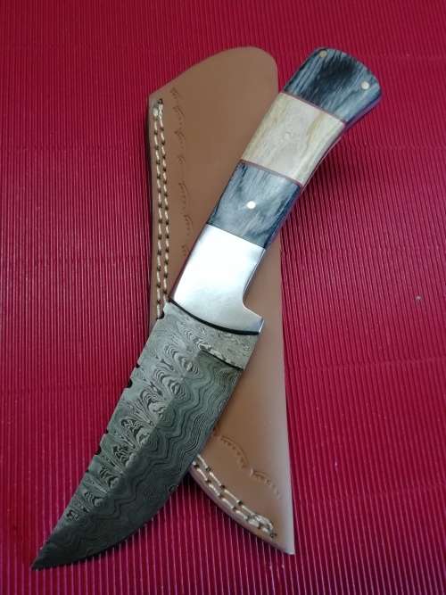 HANDMADE DAMASCUS STEEL HUNTING KNIFE !!!