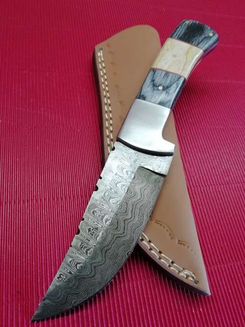 HANDMADE DAMASCUS STEEL HUNTING KNIFE !!!