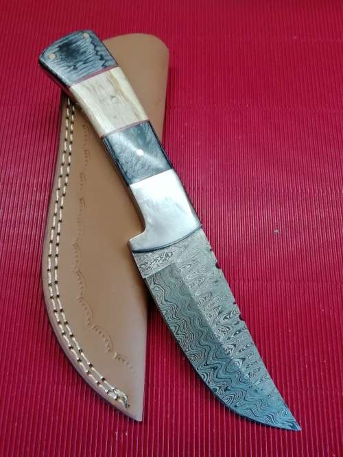 HANDMADE DAMASCUS STEEL HUNTING KNIFE !!!