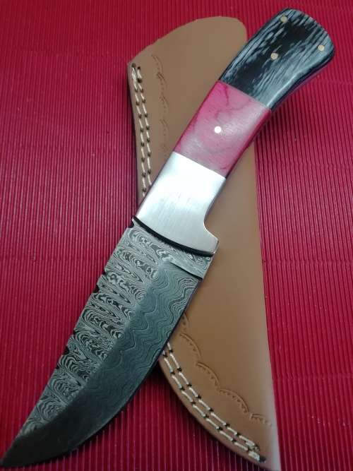 HANDMADE DAMASCUS STEEL HUNTING KNIFE !!!