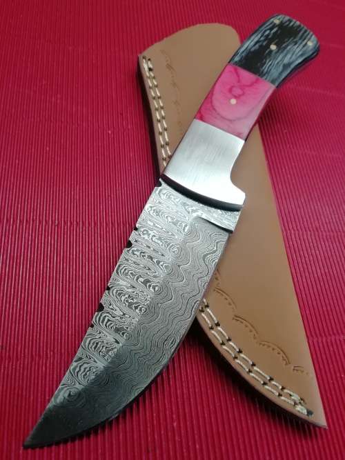 HANDMADE DAMASCUS STEEL HUNTING KNIFE !!!
