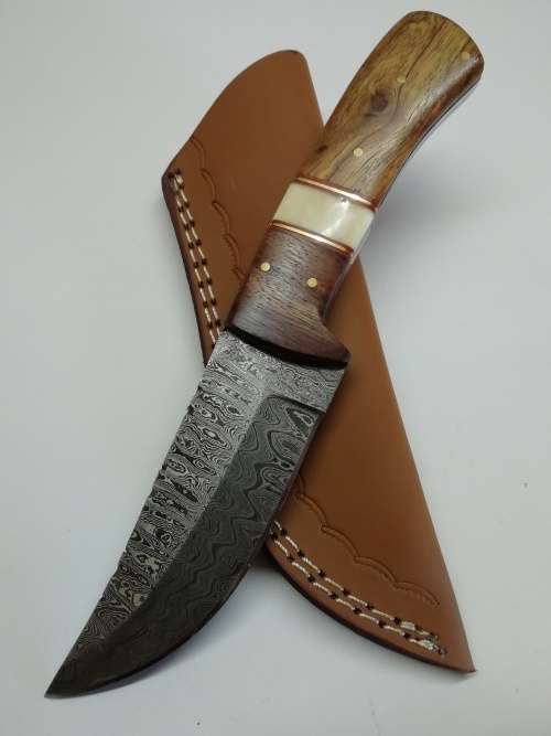 HANDMADE DAMASCUS STEEL HUNTING KNIFE !!!
