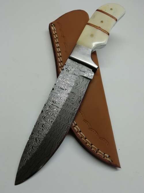 HANDMADE DAMASCUS STEEL HUNTING KNIFE !!!
