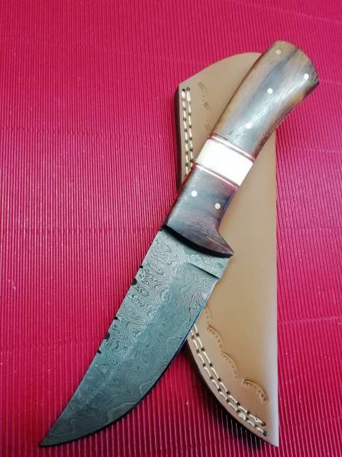 HANDMADE DAMASCUS STEEL HUNTING KNIFE !!
