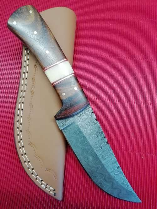 HANDMADE DAMASCUS STEEL HUNTING KNIFE !!