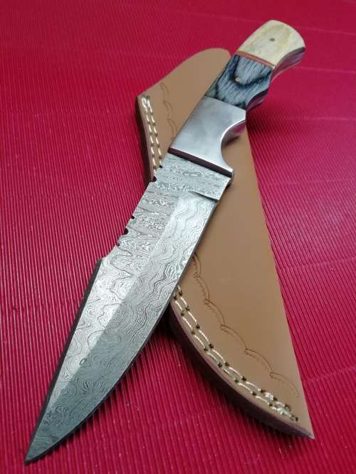HANDMADE DAMASCUS STEEL HUNTING KNIFE !!!