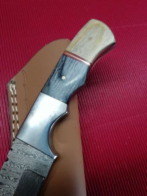 HANDMADE DAMASCUS STEEL HUNTING KNIFE !!!