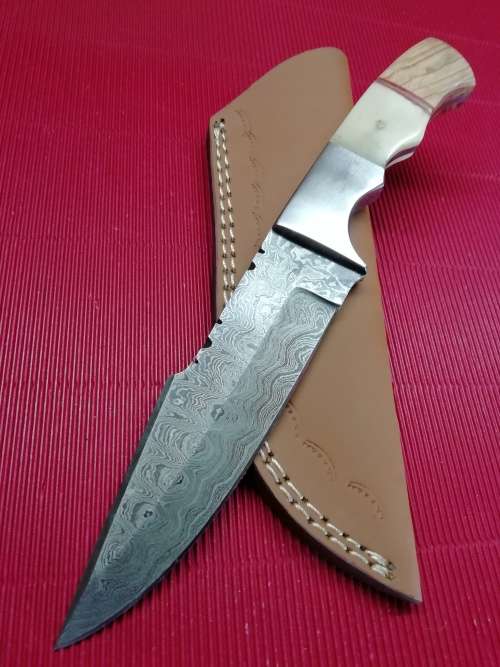 HANDMADE DAMASCUS STEEL HUNTING KNIFE !!!