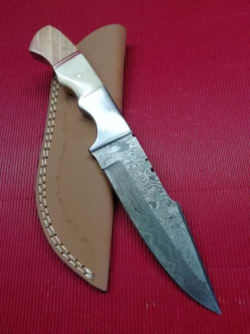 HANDMADE DAMASCUS STEEL HUNTING KNIFE !!!