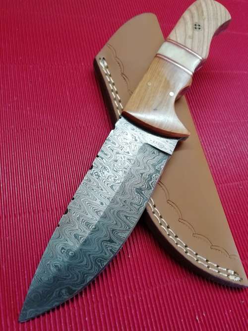 HANDMADE DAMASCUS STEEL HUNTING KNIFE !!!