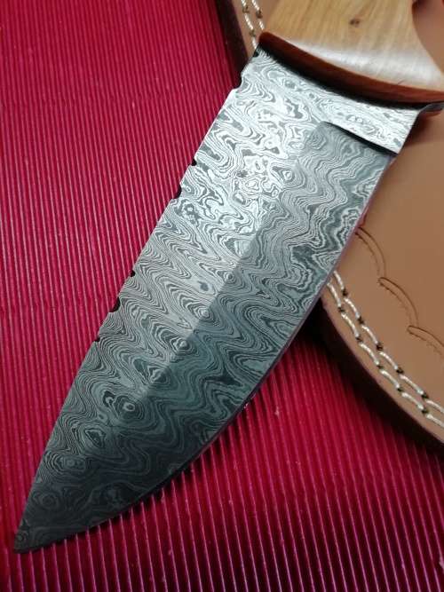 HANDMADE DAMASCUS STEEL HUNTING KNIFE !!!