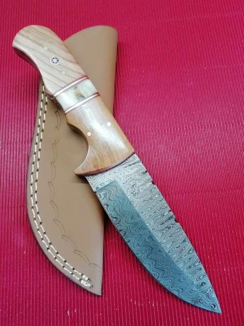 HANDMADE DAMASCUS STEEL HUNTING KNIFE !!!