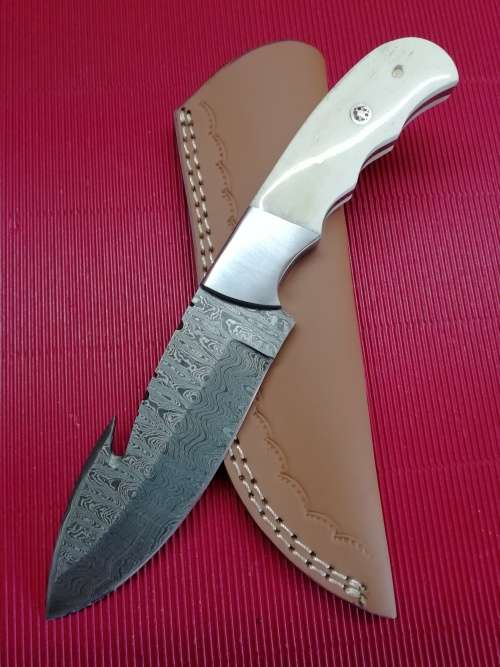 HANDMADE DAMASCUS STEEL HUNTING KNIFE !!!