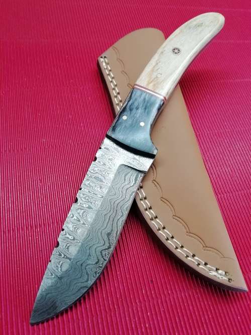 HANDMADE DAMASCUS STEEL HUNTING KNIFE !!!