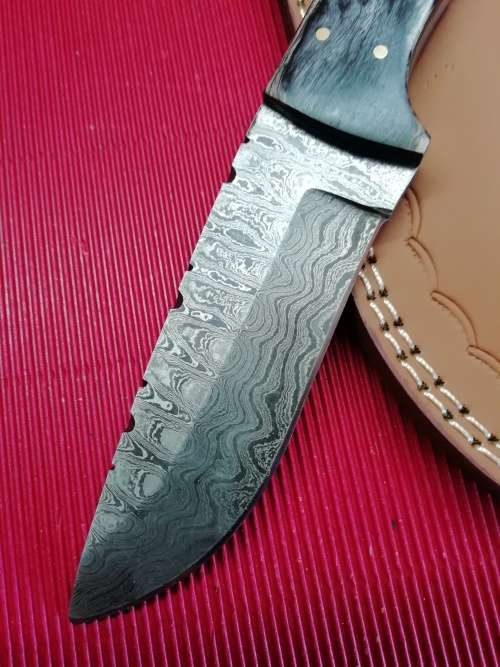 HANDMADE DAMASCUS STEEL HUNTING KNIFE !!!