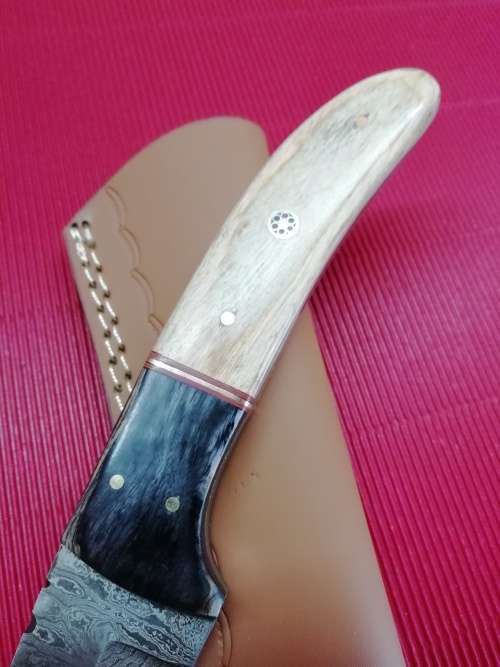 HANDMADE DAMASCUS STEEL HUNTING KNIFE !!!