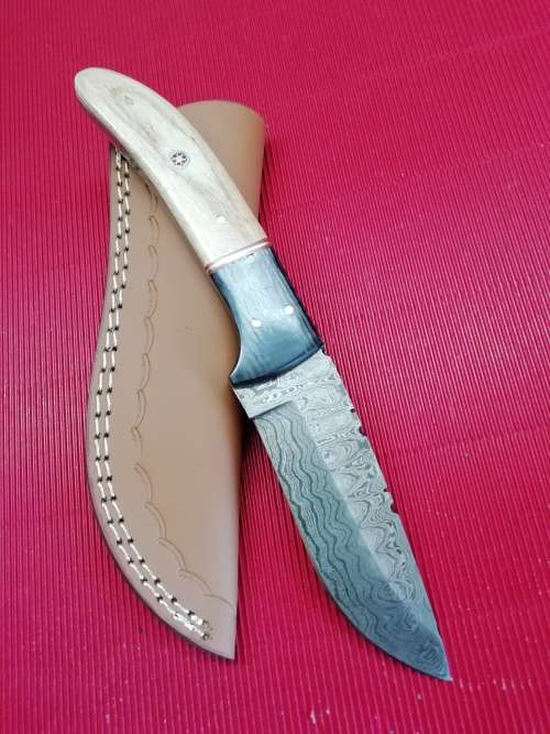 HANDMADE DAMASCUS STEEL HUNTING KNIFE !!!